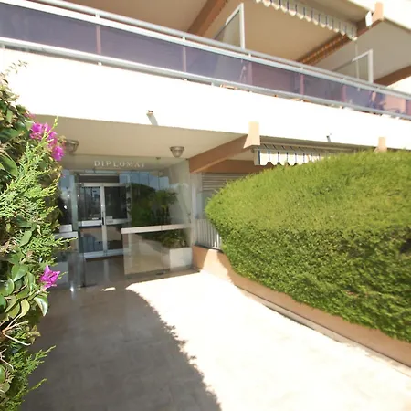 Beau 3p Renove Avec Terrasse, Parking Prive Et Climatisation - Fr-1-196-267 * Menton